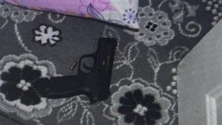 Baskın yapan polislere ateş açarak kendisini yaralayan şahıs yakalandı