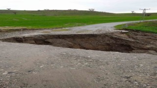 Batmanda heyelandan kapanan köy yolları ulaşıma açıldı