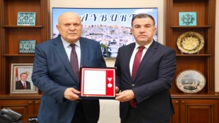 Bayburt Belediyesine altın madalya beratı takdim edildi