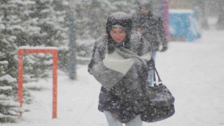 Bayburtta kar nedeniyle hamile ve engelli kamu çalışanlarına 1 gün izin verildi