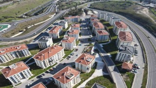 Bayraklıda TOKİ konutlarının çevre düzenlemesi tamam