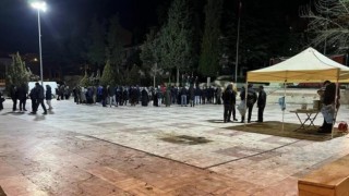 Belediyeden sıcak çay ikramı