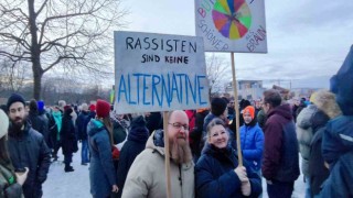 Berlinde 100 bin kişiden ırkçılık karşıtı gösteri
