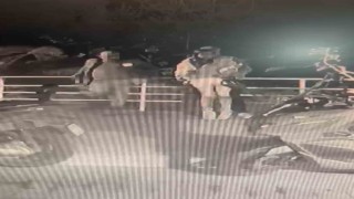 Beyoğlunda film gibi yankesicilik: Sevgilisiyle eğlenen kadının telefonu çalındı