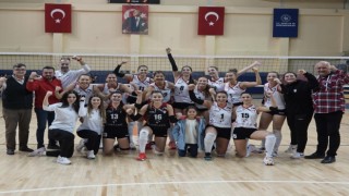 Bilecik Belediyesi Voleybol Spor Kulübü lideri evinde yendi