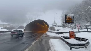 Bolu Dağı ve Düzcede kara rağmen ulaşım aksamadan sürüyor