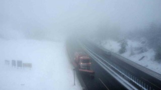 Bolu Dağında sis ve kar etkili oluyor