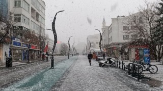 Boluya lapa lapa kar yağıyor