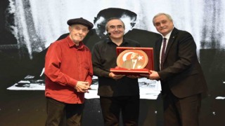 Bozüyükte Sunay Akın ve İlhan Şeşenden unutulmaz bir gece