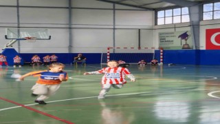 Bozüyükte yapılan geleneksel çocuk oyunları heyecanlı yarışmalara sahne oldu