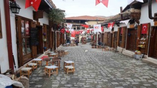Bu sokaktaki tüm esnaf kadın