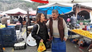 Bu tezgahta takdir belgesi getirene vitamin bedava