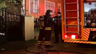 Bulaşık makinesinde çıkan yangına müdahale ederken dumandan etkilendi