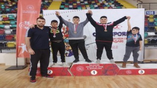 Burhaniyeli Güreşçiler madalyalarla döndü