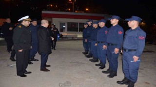 Bursa Valisi Demirtaş, yeni yıla kontrol noktasındaki polis ve askerler ile girdi