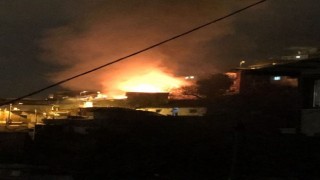 Bursada alev alev yanan ev küle döndü