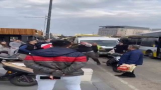 Bursada halk otobüsü ile motosiklet sürücüsünün yumruklu kavgası kamerada