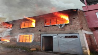 Bursada iki katlı müstakil ev alev alev yandı