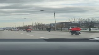 Bursada motosikletli iki kafadarın trafikteki tehlikeli hareketleri kamerada