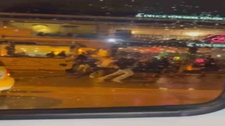 Bursada tekme ve yumrukların havada uçuştuğu kavgalar kamerada