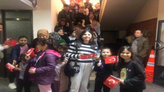 Büyükşehirden Salihlili çocuklara karne hediyesi