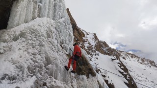 Buz tırmanışı yapmak isteyen dağcılar küresel ısınma etkisine takılıyor