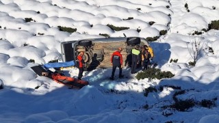 Buzda kayan otomobil çay bahçesine uçtu: 1 ölü