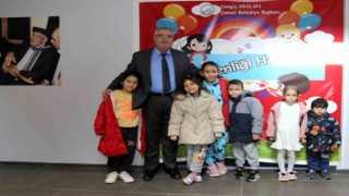 Çamelili çocuklar Başkan Arslanın tatil hediyesiyle sevindi