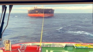 Çanakkale Boğazında makine arızası yapan tanker kurtarıldı