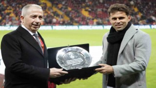 Cassio Lincolne plaket verildi