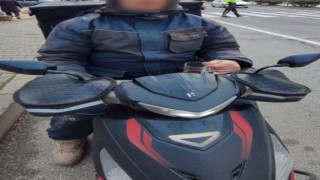 Çay içerek motosiklet kullanan sürücüye ceza