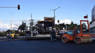 Cemil Çöllü Kavşağı 1 günde yenilenerek, trafiğe açıldı