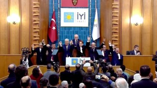 CHPden istifa eden Efeler Belediye Başkanı Atay, İYİ Partiye katıldı