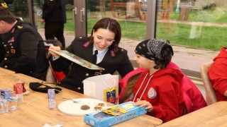 Çocuklar İl Jandarma Komutanlığına misafir oldu