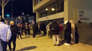 Çorumdaki depremin ardından vatandaşlar sokağa indi