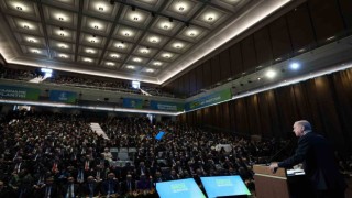 Cumhurbaşkanı Erdoğan: Eser ortaya koyamamanın, halka hizmet getirememenin bahanesi olamaz. Birilerinin engellendik edebiyatı yapmalarına bakmayın, bunlar safsatadan ibarettir.