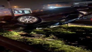 D-100de bariyerleri aşan otomobil takla attı: 1 yaralı