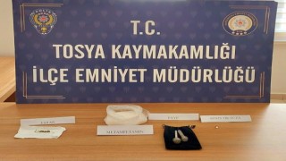 D100de durdurulan araçta uyuşturucu ele geçirildi: 2 tutuklama