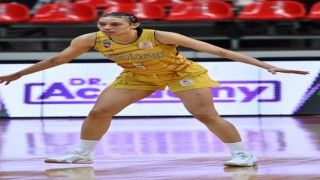 Dearica Marie Hamby ilk maçına çıktı