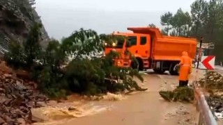 Denizlide şiddetli yağış sel baskınları ve heyelana neden oldu
