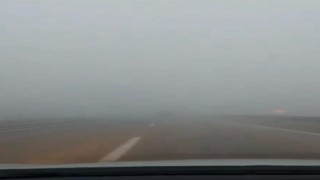 Denizlide yoğun sis ve kaygan zemin araç sürücülerine zorlu anlar yaşattı