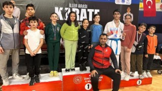 Denizlili sporcular karate turnuvasından derecelerle döndü