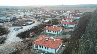 Deprem sonrası yapılan köy evleri havadan görüntülendi