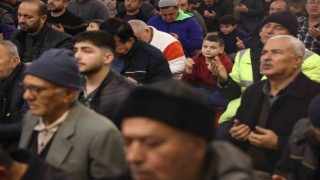 Depremin vurduğu Hatayda vatandaşlar camilere akın etti