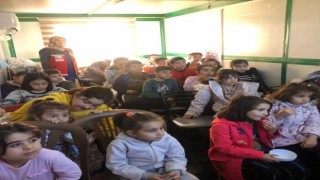 Depremzede çocuklara sinema etkinliği