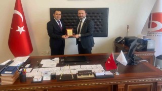 Destekler için teşekkür plaketi verildi