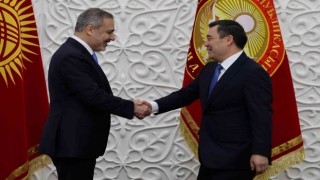 Dışişleri Bakanı Fidan, Kırgızistan Cumhurbaşkanı Caparov ile görüştü