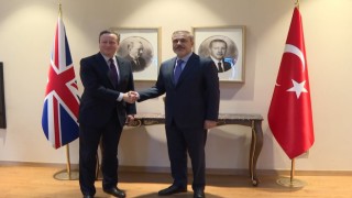 Dışişleri Bakanı Hakan Fidan, İngiliz mevkidaşı David Cameron ile görüştü