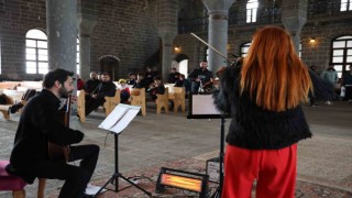 Diyarbakırda asırlık kilisede klasik müzik konseri