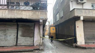 Diyarbakırda çıkan ev yangınında baba feci şekilde öldü, oğlu dumandan zehirlendi